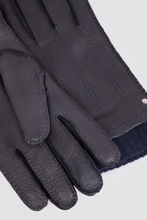 Товар синего цвета с внутренней стороны