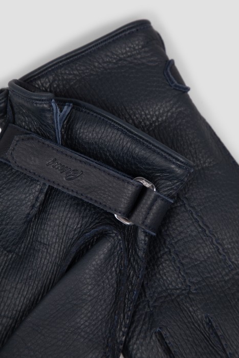 Товар синего цвета с внутренней стороны