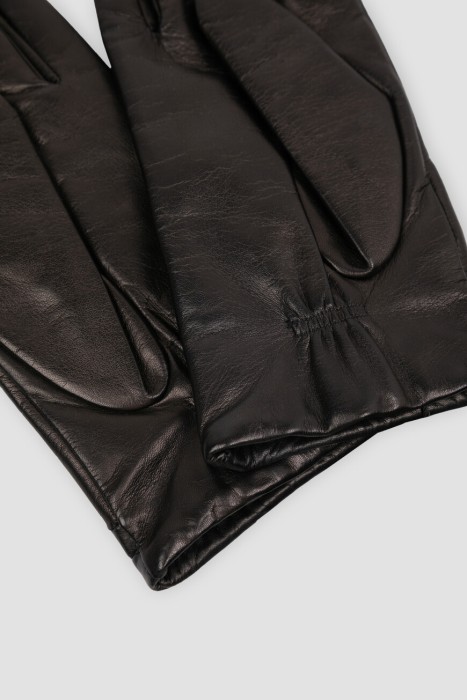 перчатки  из кожи спереди