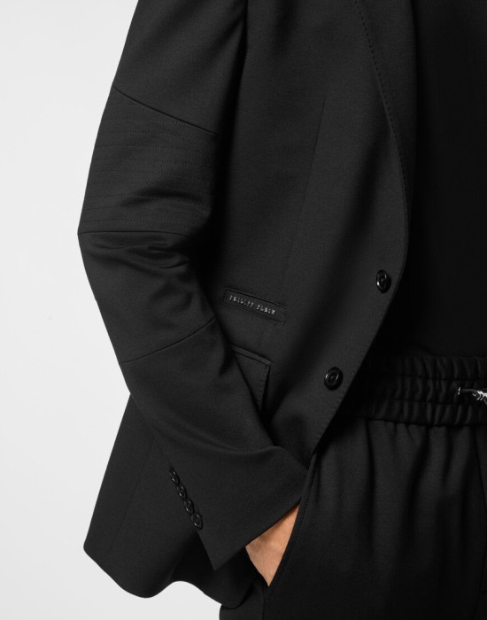 Товар черного цвета с внутренней стороны