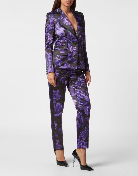 Товар черного цвета с внутренней стороны