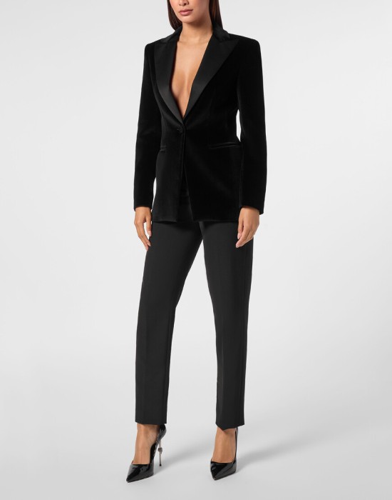 Товар черного цвета с внутренней стороны