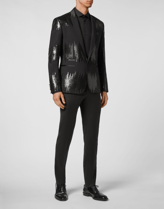 Товар черного цвета с внутренней стороны