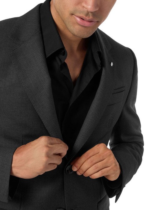 Товар черного цвета с внутренней стороны