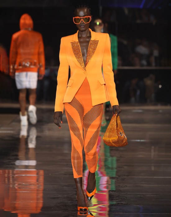 Товар оранжевого цвета с внутренней стороны