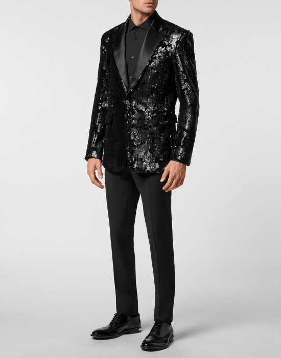 Товар черного цвета с внутренней стороны