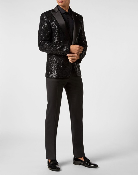 Товар черного цвета с внутренней стороны