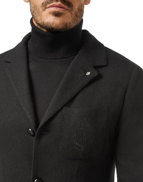 Товар черного цвета с внутренней стороны