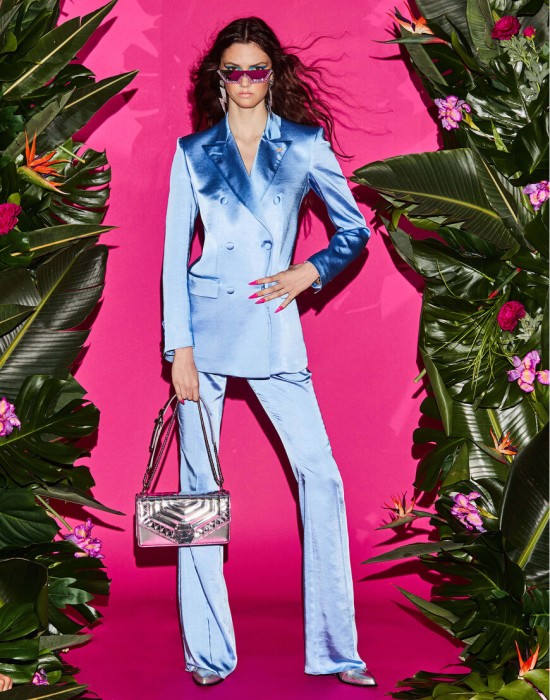 Товар голубого цвета с внутренней стороны