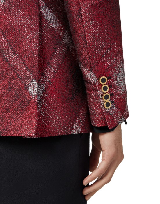 Товар красного цвета с внутренней стороны