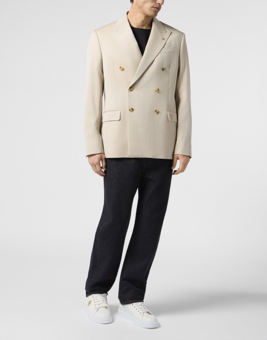 Товар бежевого цвета с внутренней стороны