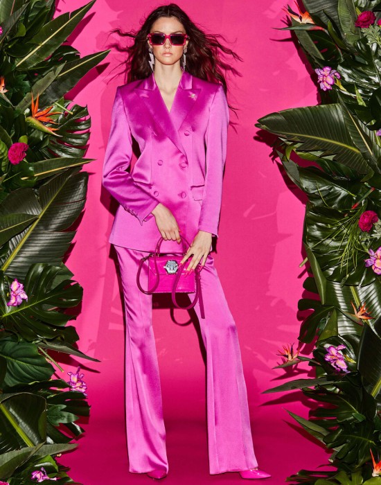 Товар розового цвета с внутренней стороны