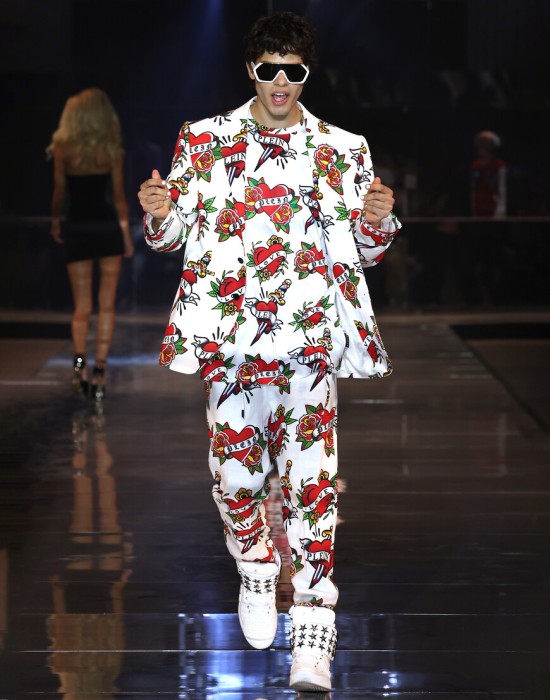 Товар белого цвета с внутренней стороны