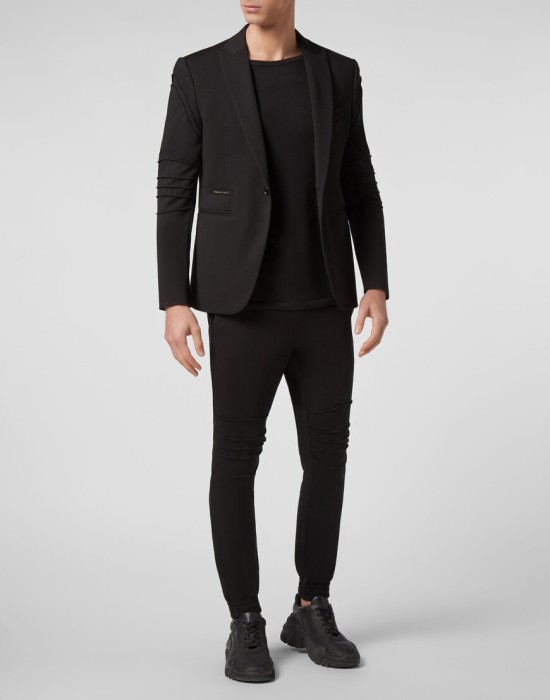 Товар черного цвета с внутренней стороны