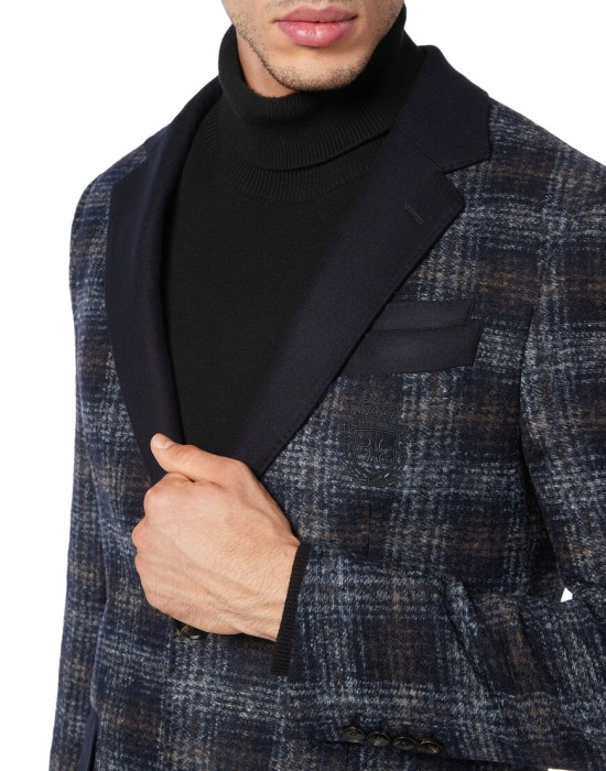 Товар синего цвета с внутренней стороны