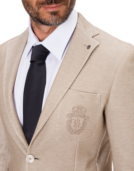 Товар бежевого цвета с внутренней стороны