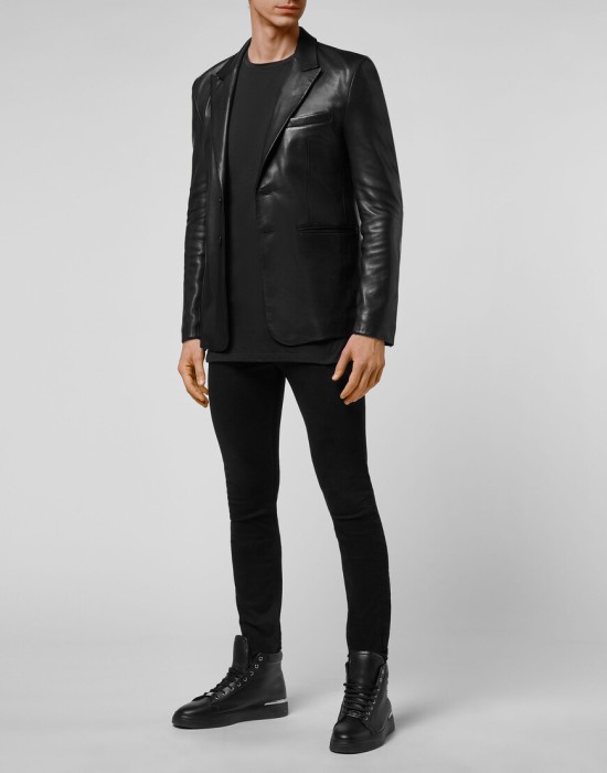 Товар черного цвета с внутренней стороны