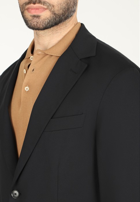 Товар черного цвета с внутренней стороны