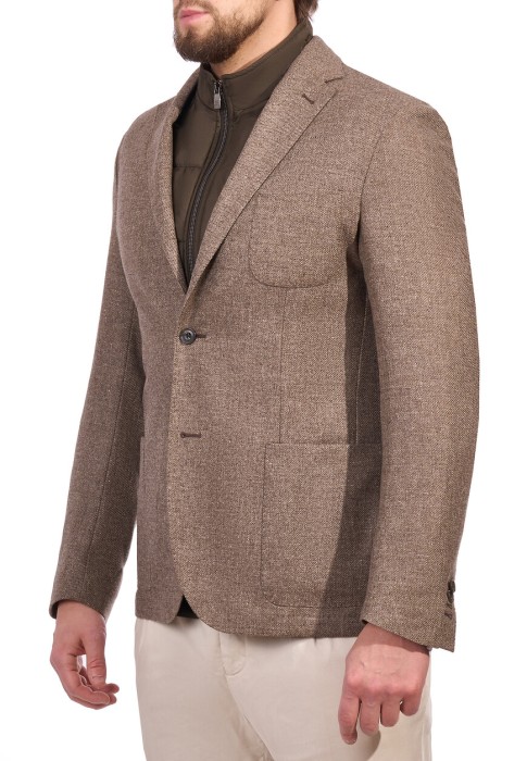 Товар бежевого цвета с внутренней стороны