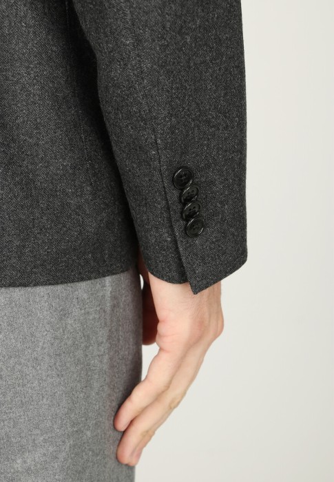 пиджак  из проверенных материалов спереди