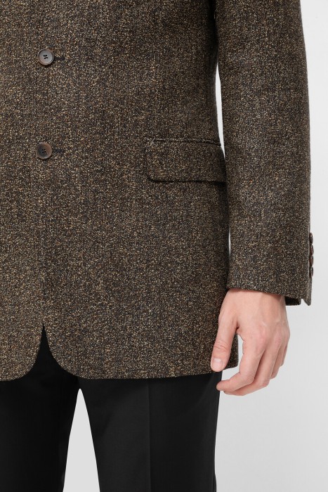 Товар коричневого цвета с внутренней стороны