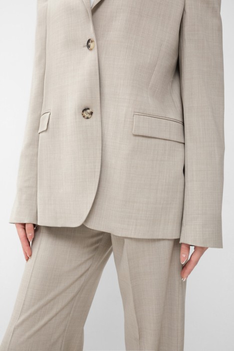 Товар бежевого цвета с внутренней стороны