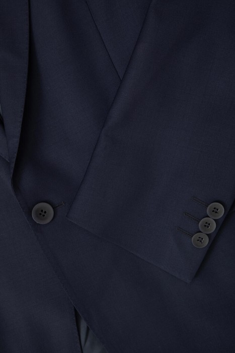 Товар синего цвета с внутренней стороны