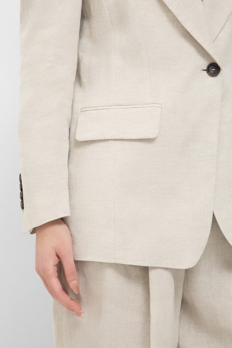 Товар бежевого цвета с внутренней стороны