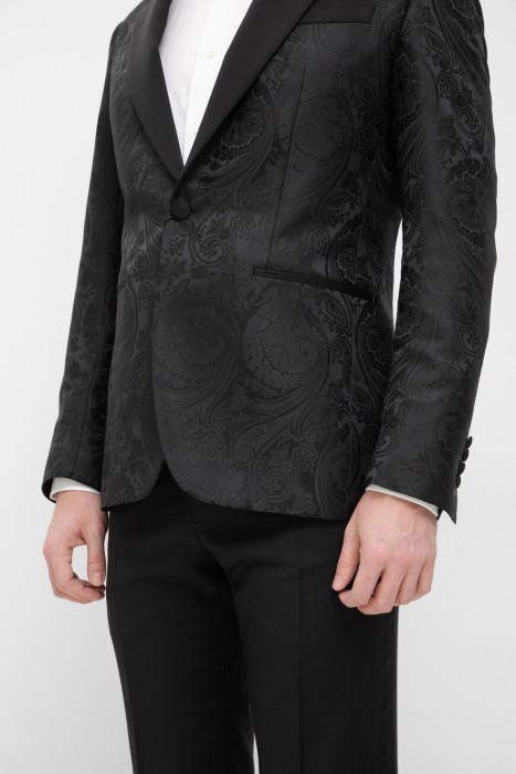 Товар черного цвета с внутренней стороны