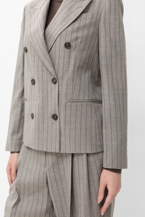 Товар серого цвета с внутренней стороны