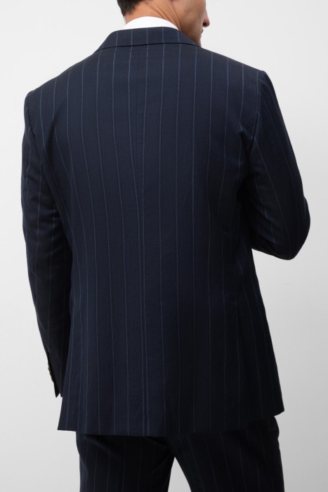 пиджак  по цене 67200 руб вид справа