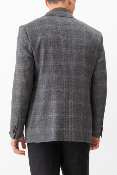 пиджак  по цене 68400 руб вид справа