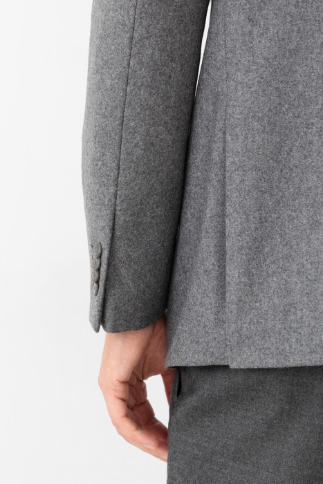 Товар серого цвета с внутренней стороны