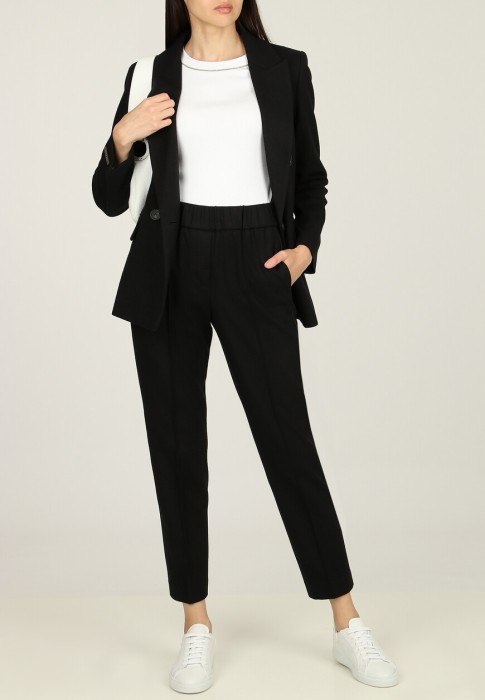 Товар черного цвета с внутренней стороны