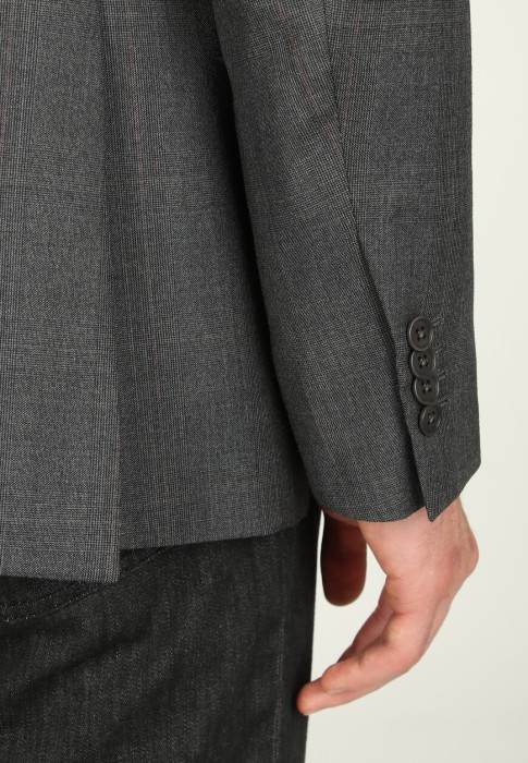 пиджак  из проверенных материалов спереди