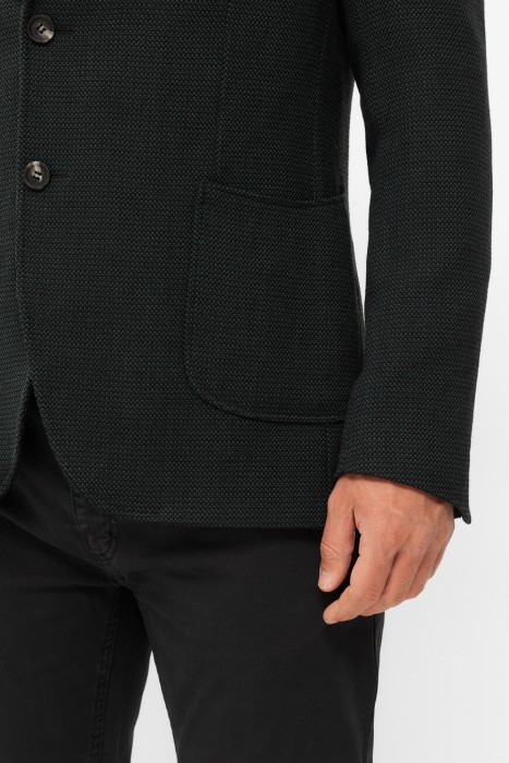 Товар черного цвета с внутренней стороны