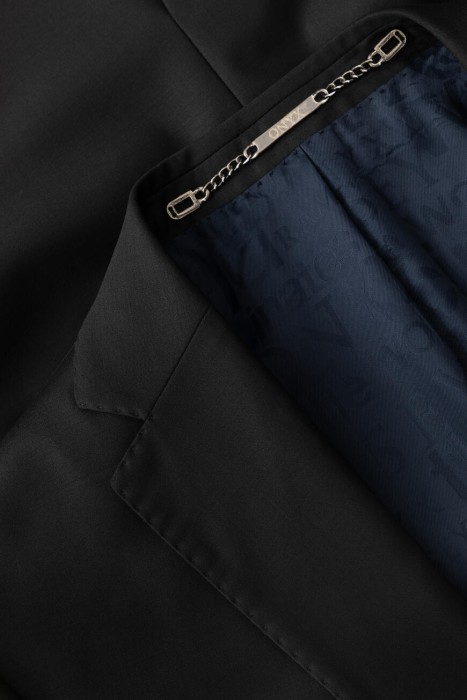 Товар черного цвета с внутренней стороны