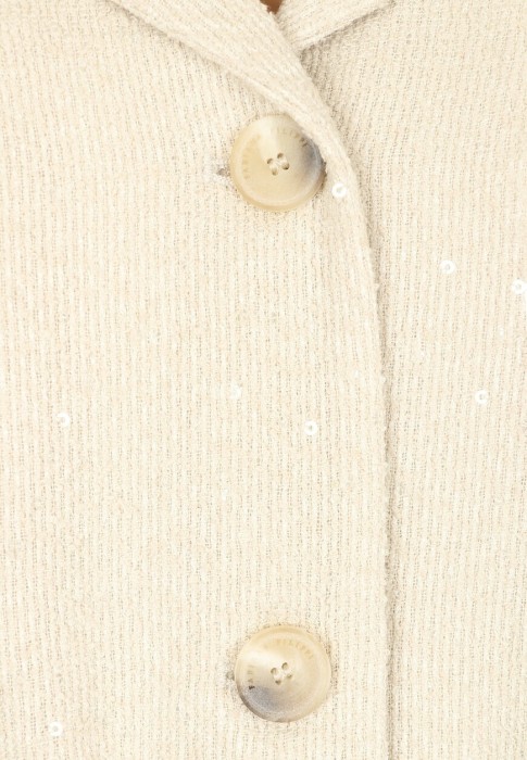 Товар бежевого цвета с внутренней стороны