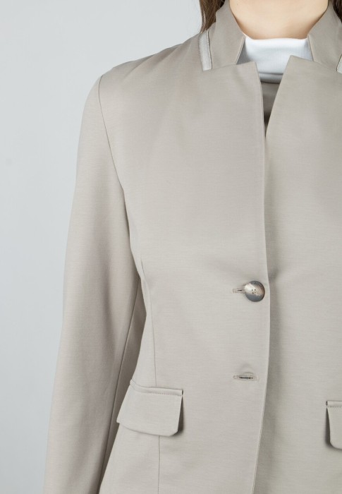 пиджак  из проверенных материалов спереди