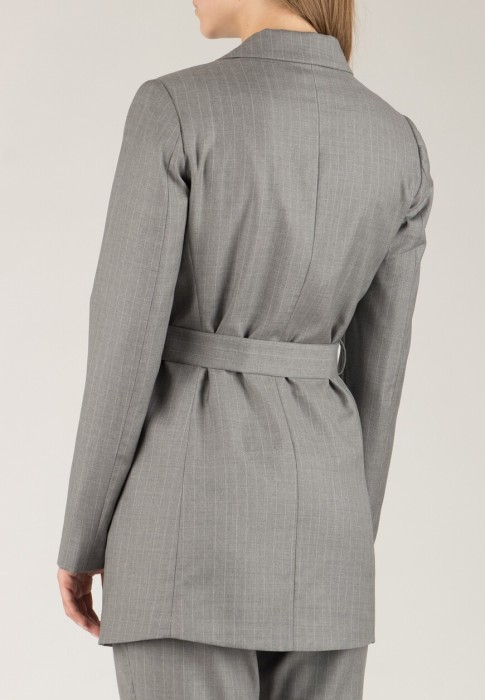 пиджак  из проверенных материалов спереди