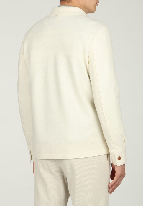 Товар белого цвета с внутренней стороны