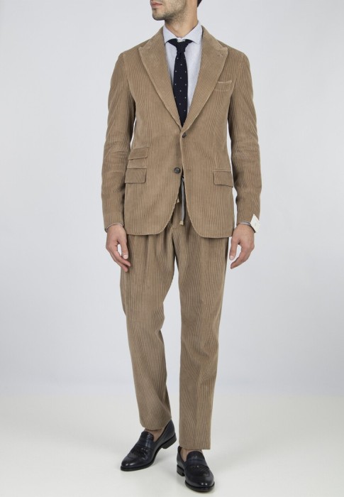 Товар коричневого цвета с внутренней стороны