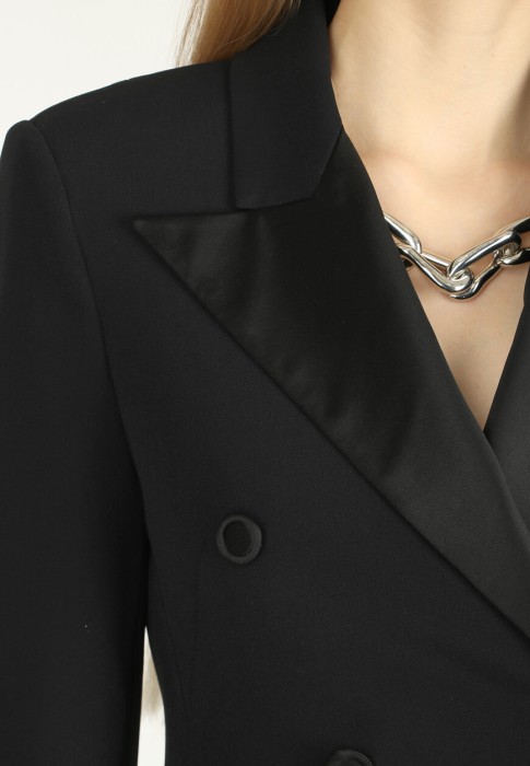 Товар черного цвета с внутренней стороны