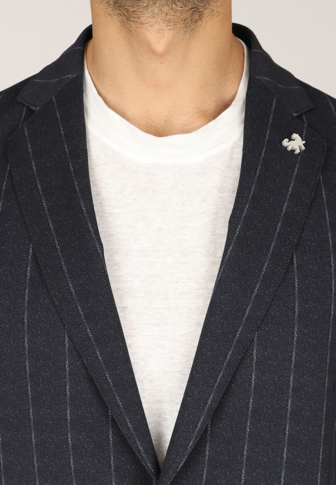 пиджак  из италии вид сбоку