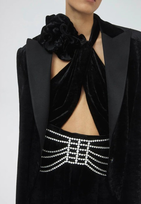 Товар черного цвета с внутренней стороны