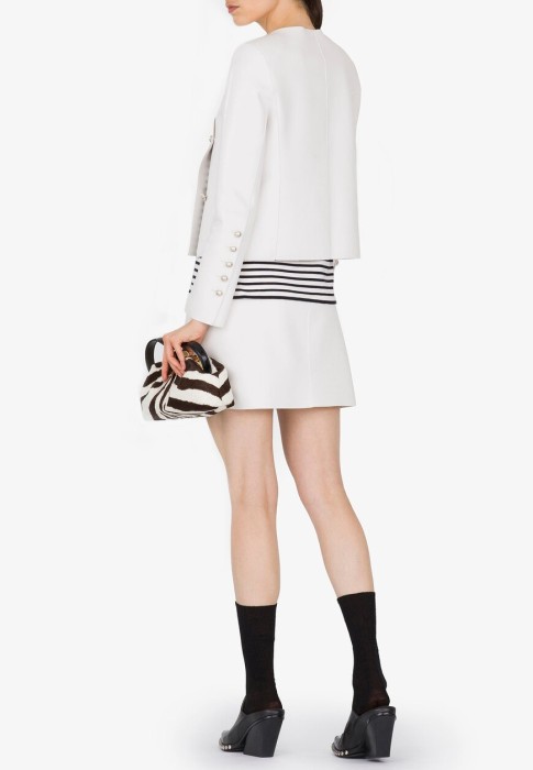 Товар белого цвета с внутренней стороны