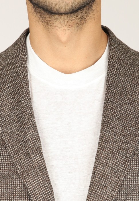 Товар коричневого цвета с внутренней стороны