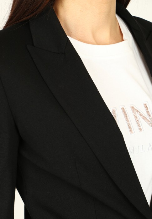 Товар черного цвета с внутренней стороны