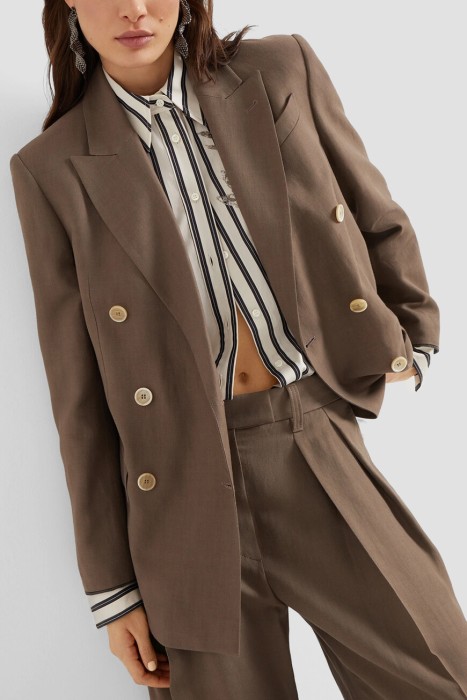 Товар коричневого цвета с внутренней стороны