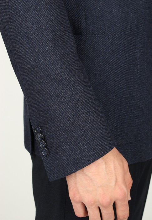 Товар синего цвета с внутренней стороны